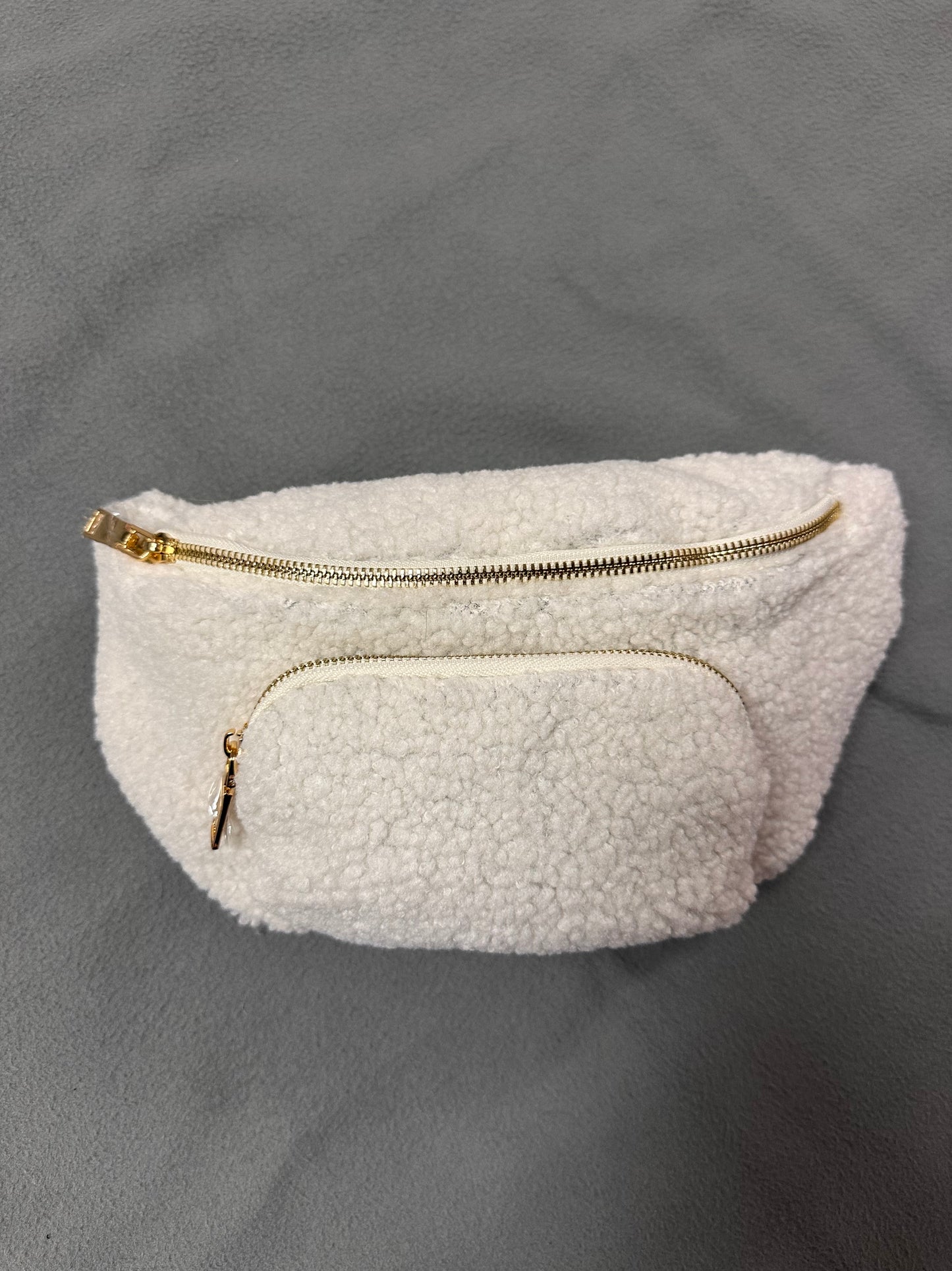 Sherpa belt bag- white